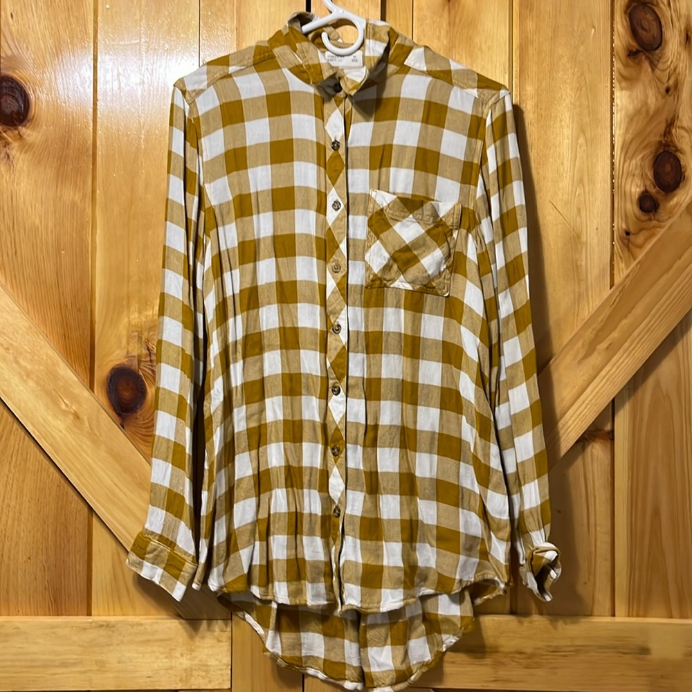 Maurice’s flannel, color yellow, size medium